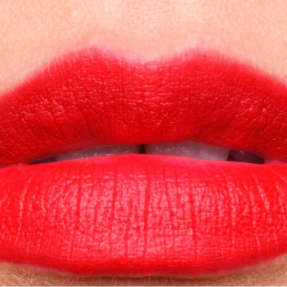 TWO FOR ONE! MAC lipstick AND matching liner - Picture 5 of 5